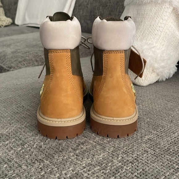 NWT TIMBERLAND Waterproof Boots! - Picture 5 of 12